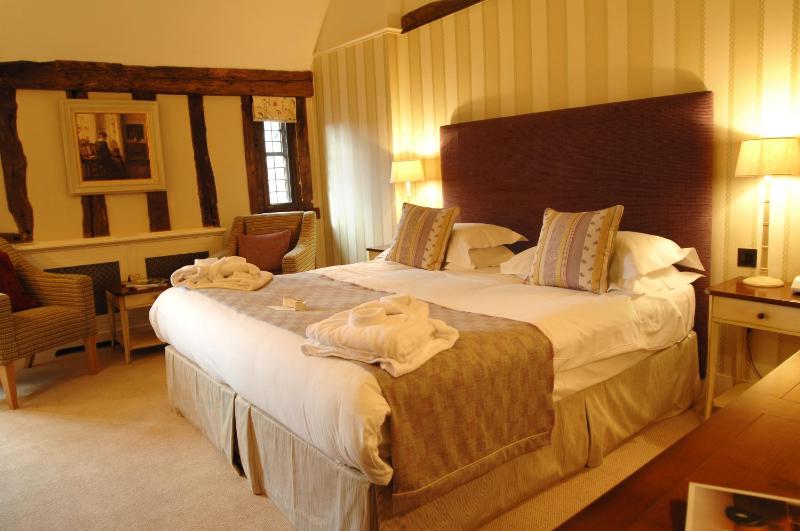 Large Double or Twin Room image 2