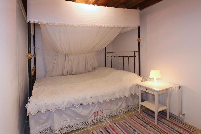 One-Bedroom Apartment image 4