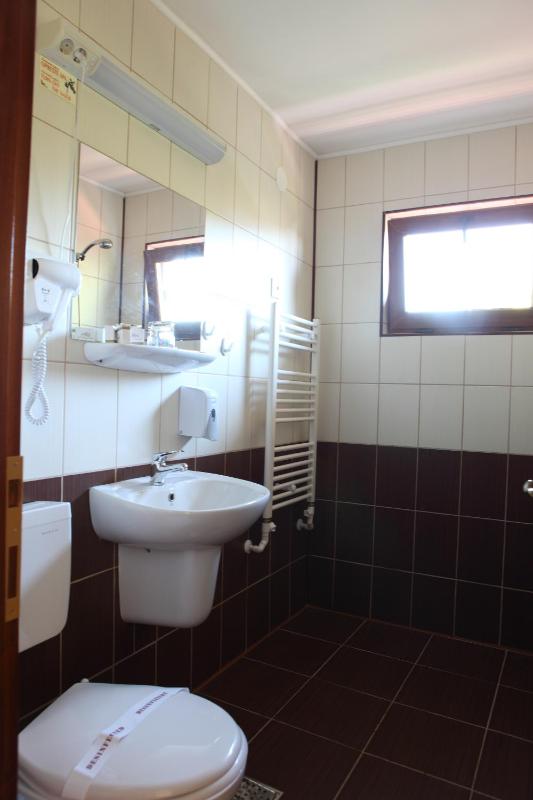 Quadruple Room image 3
