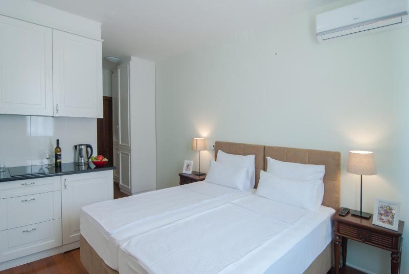Studio Apartment image 2