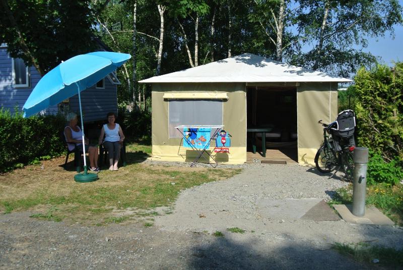 Equipped Tent without Bathroom and Toilets - 4 People image 1