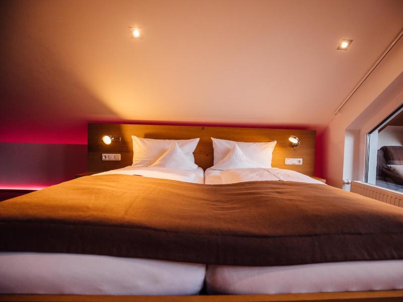 Deluxe Suite and Sauna image 4