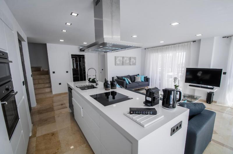 Gorgeous 170 sq.m. penthouse with sea view terraces - image 38