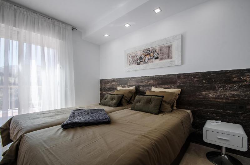 Gorgeous 170 sq.m. penthouse with sea view terraces - image 35