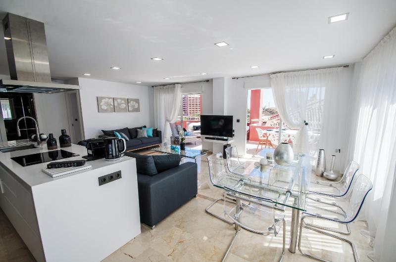Gorgeous 170 sq.m. penthouse with sea view terraces - image 28