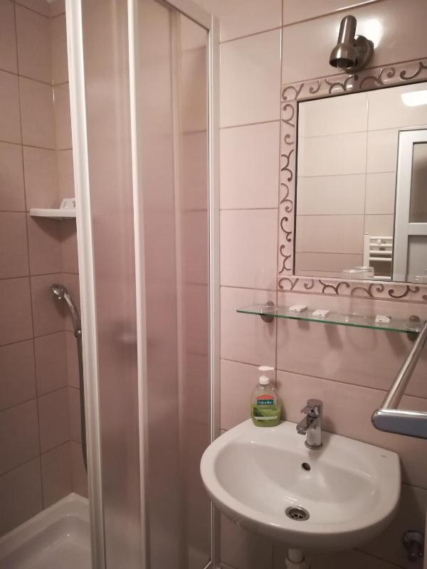 Basic Triple Room with Shared Bathroom image 2