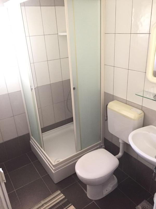 Basic Triple Room with Shared Bathroom image 3
