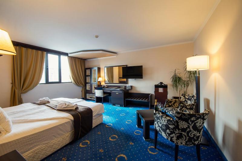 Deluxe Double Room image 2