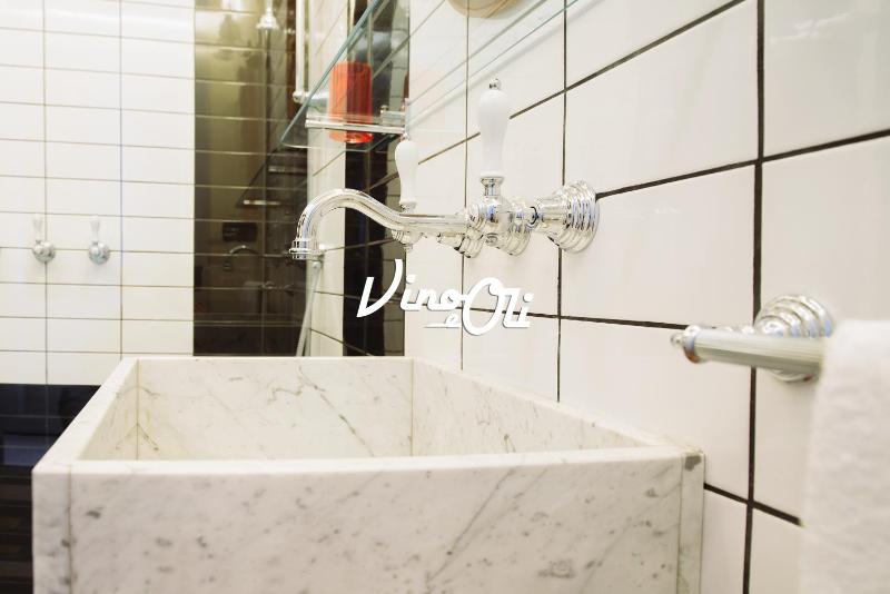 One-Bedroom Apartment image 2