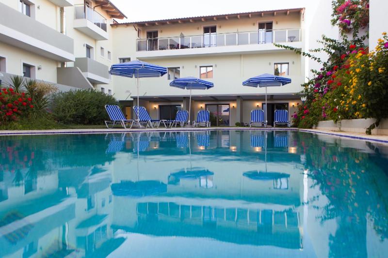 Panormo Beach Hotel - image 4