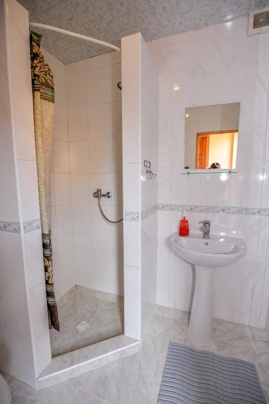 Economy Quadruple Room with Shared Bathroom image 2