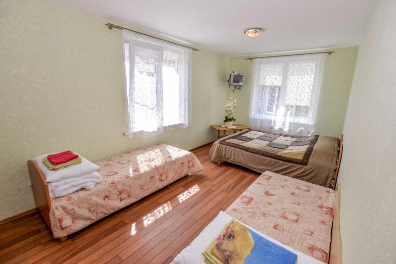 Economy Quadruple Room with Shared Bathroom image 4