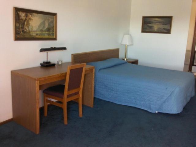 Queen Room - Non-Smoking image 2