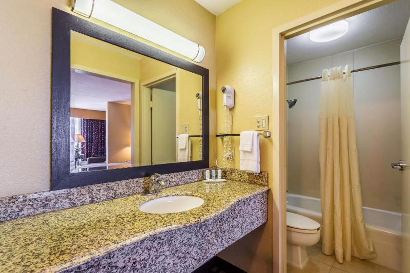 Double Room with Two Double Beds - Non-Smoking image 2
