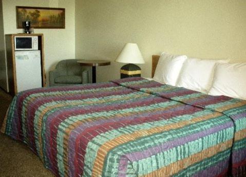 King Room- Non-Smoking image 3