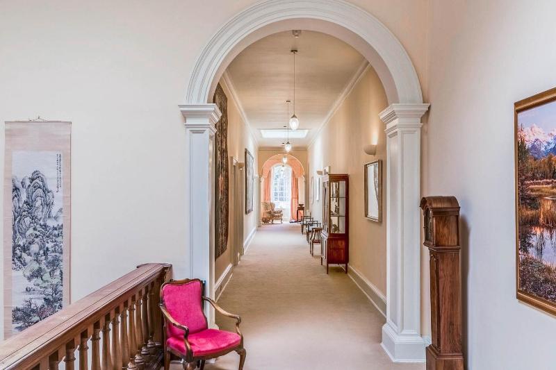 King Room with Garden View image 2