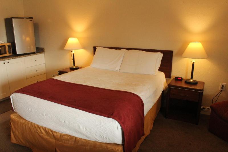 Queen Room image 3