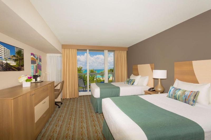Double Room with Two Double Beds - Ocean Front  image 3