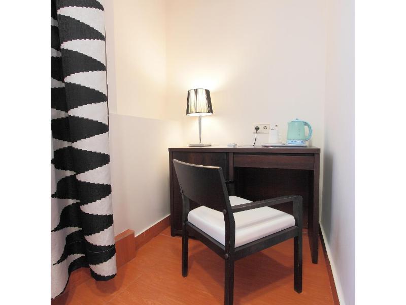 Single Room (1 Adults) image 3