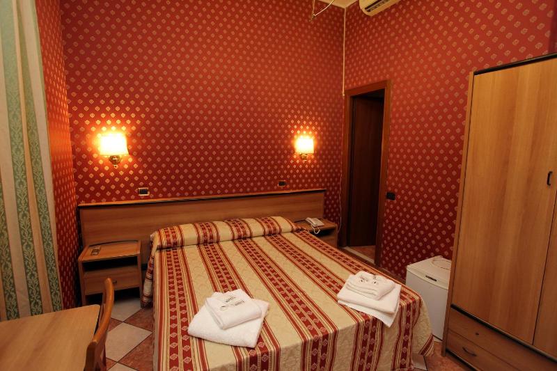 Superior Double Room image 4