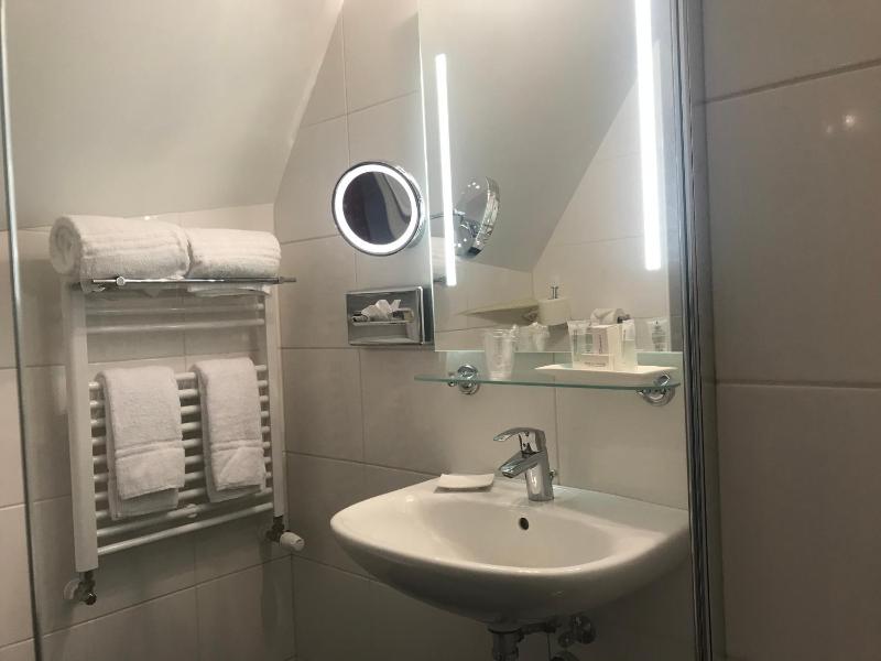 Double Room with Balcony image 3