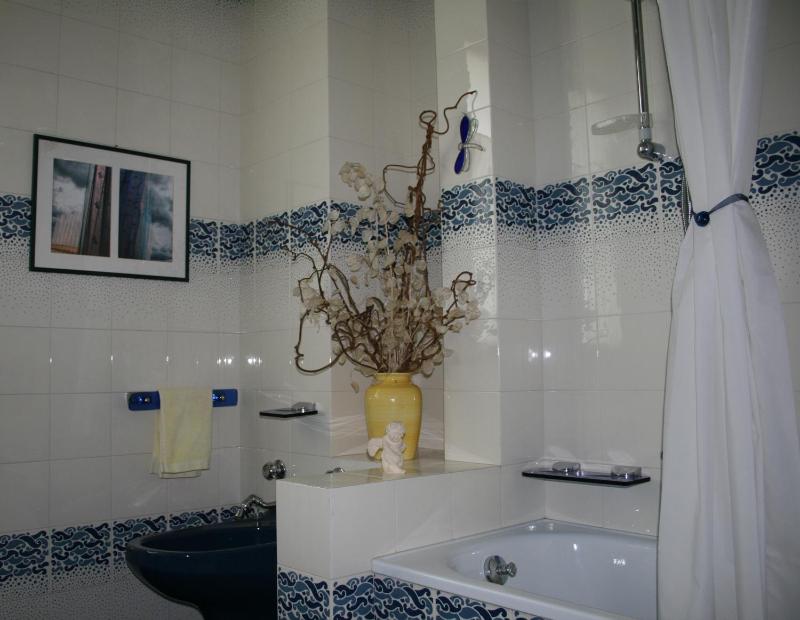 Single Room image 2