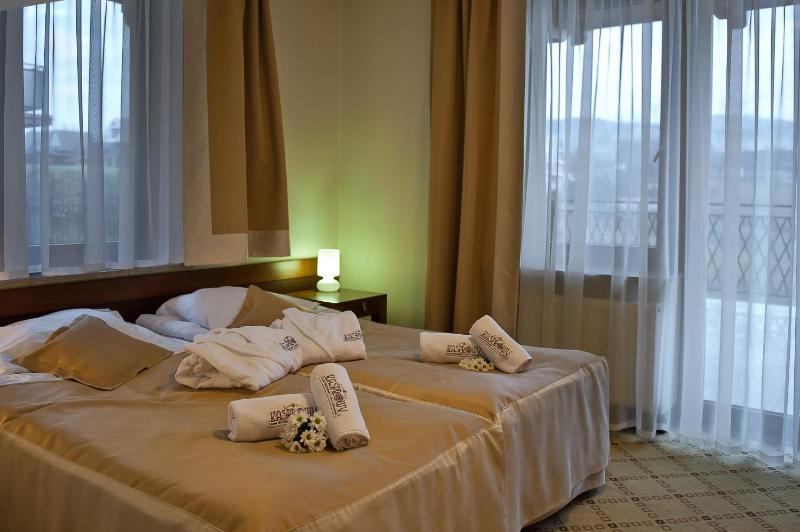 Double or Twin Room image 3