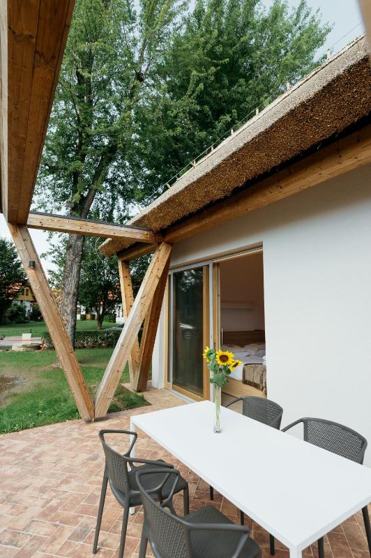 Deluxe Bungalow image 3