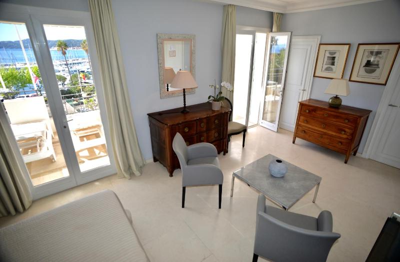 Superior Double Room with Terrace and Sea view  image 4