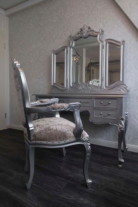 Superior King Room image 2