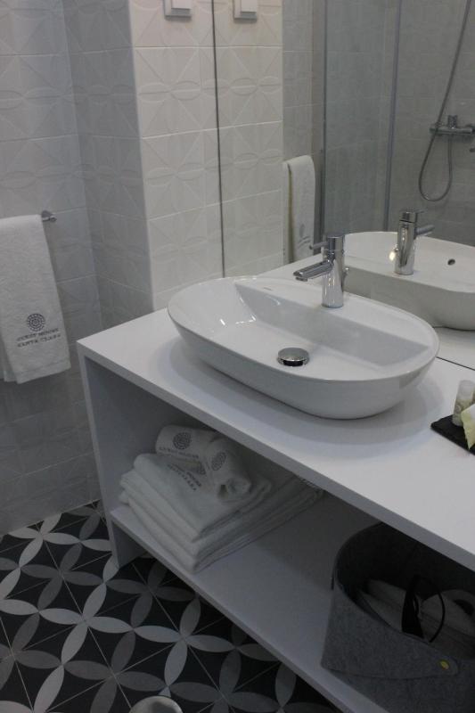 Deluxe Double or Twin Room with City View image 4
