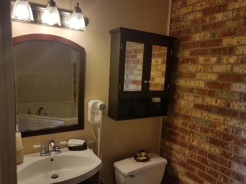 Deluxe King Room image 3