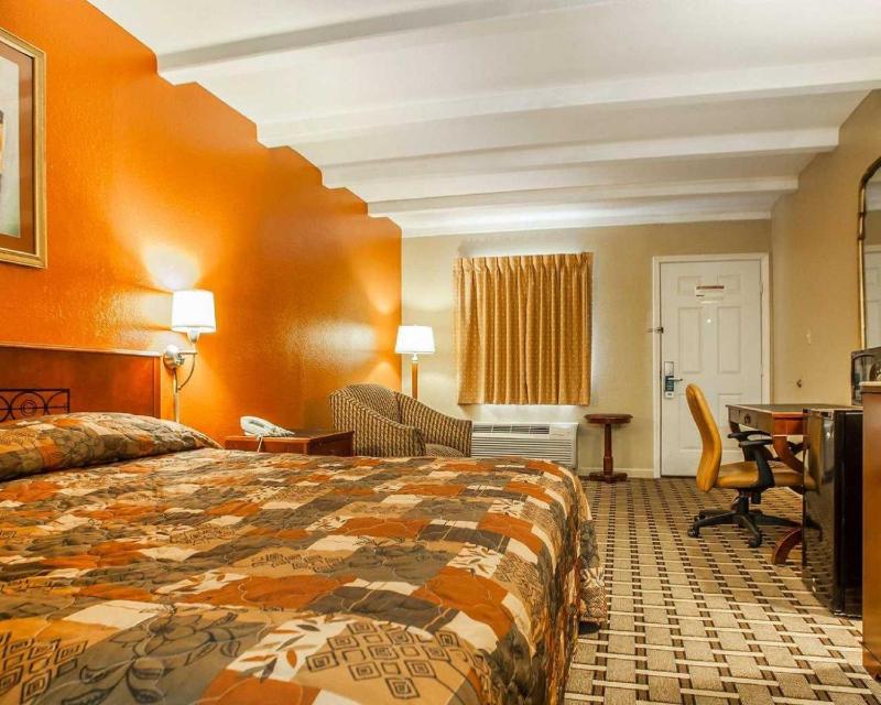 King Room - Non-Smoking image 3