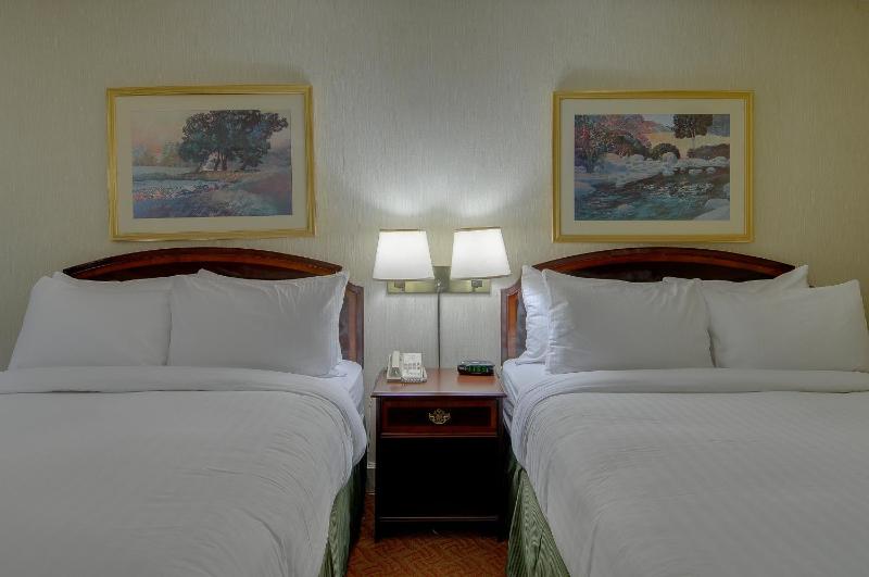 Two Queen Beds Bay View Room image 2