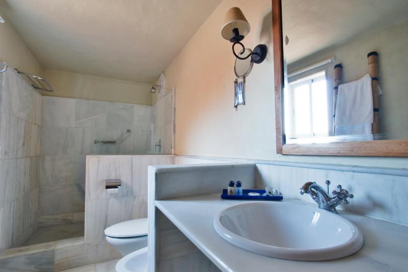 Double Room image 4