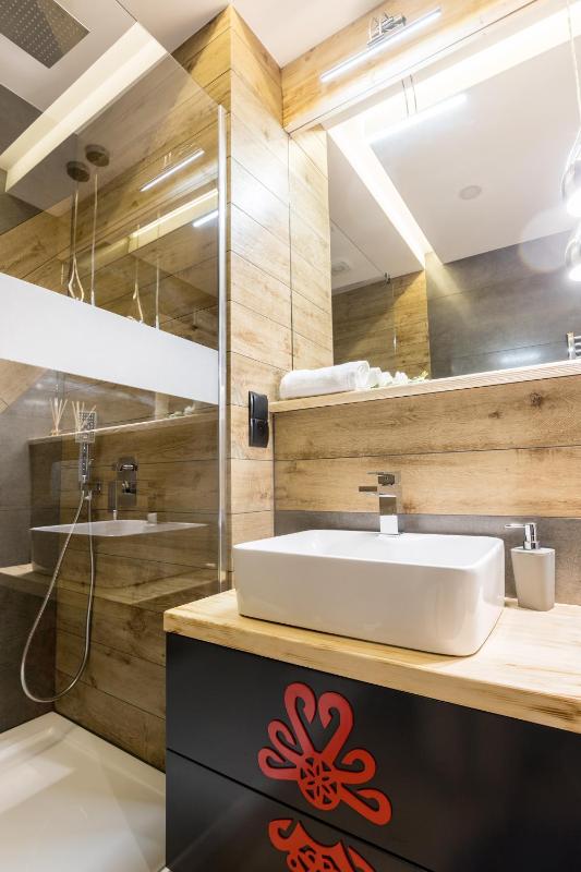 Two-Bedroom Apartment with Mountain View image 4