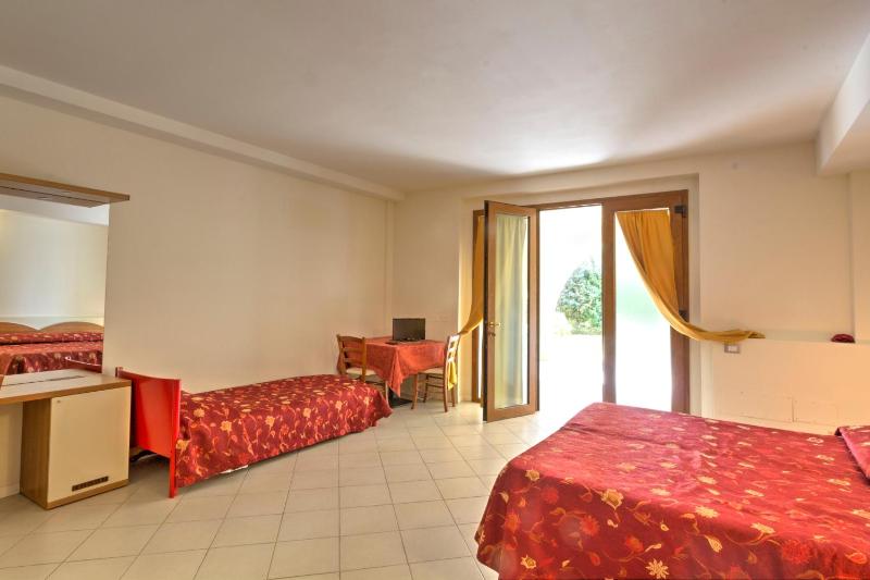 Quadruple Room image 4