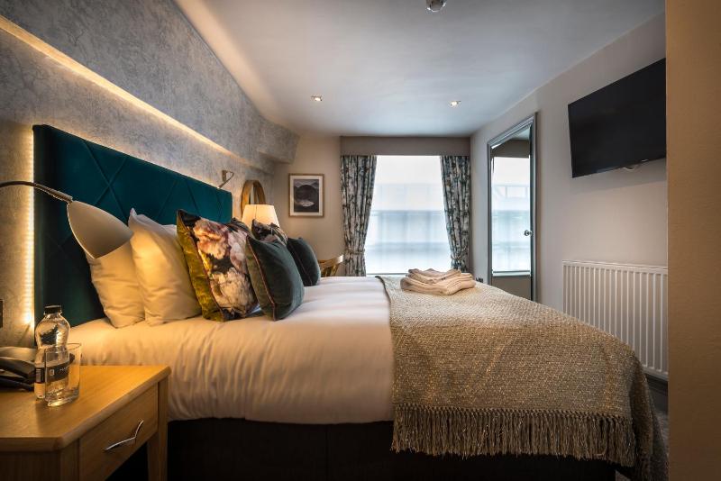 Standard Double Room image 4