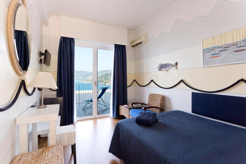 Single Room with Sea View image 3