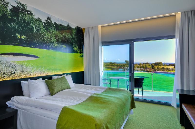 Twin Room with Balcony image 3
