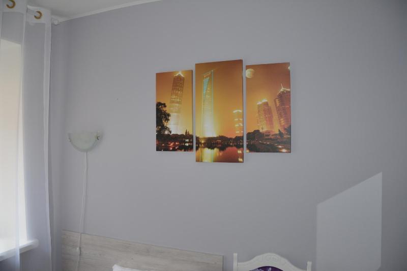 Single Room with Shared Shower and Toilet image 3