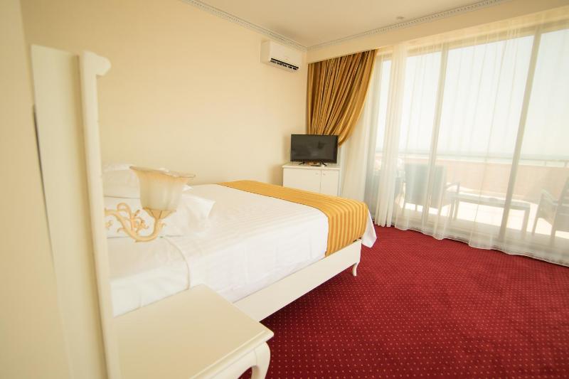 One-Bedroom Apartment (2 Adults + 2 Children) image 4