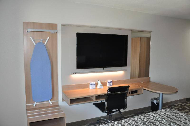 Business Queen Room image 4