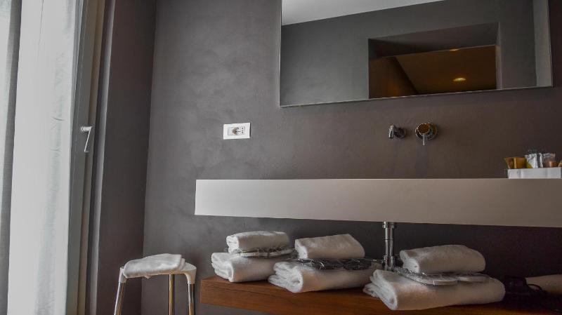Superior Triple Room with Sea View image 1