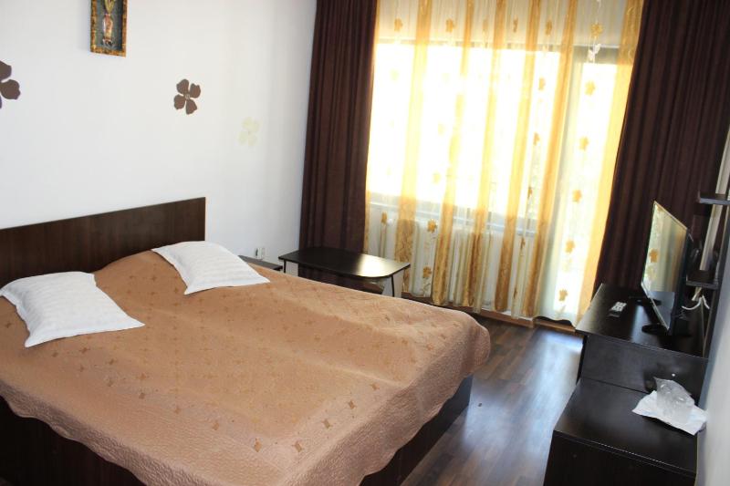 Standard Twin Room image 3