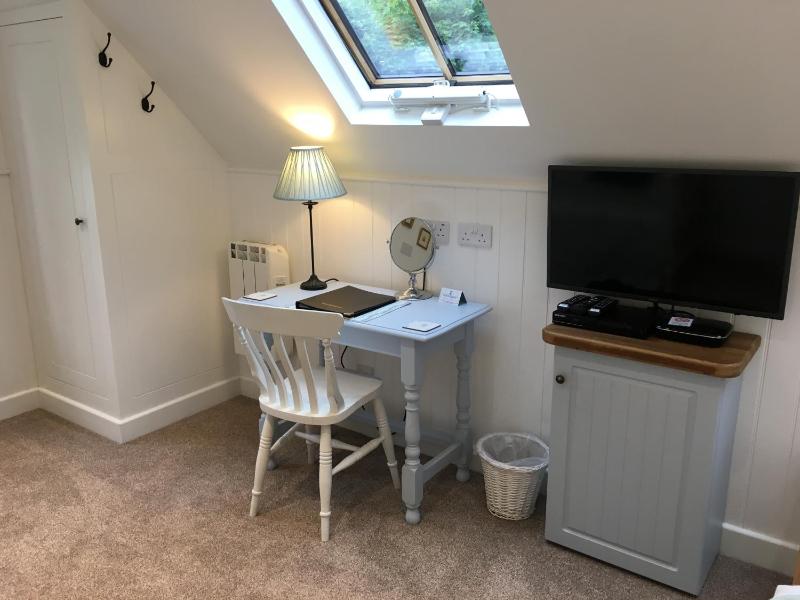 King Room with Garden View image 3