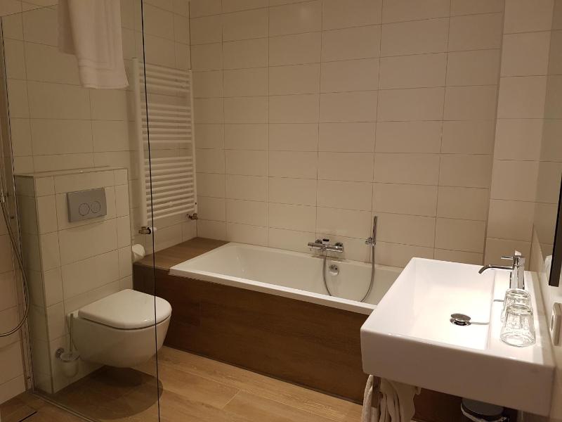 Deluxe Double Room with Terrace image 2
