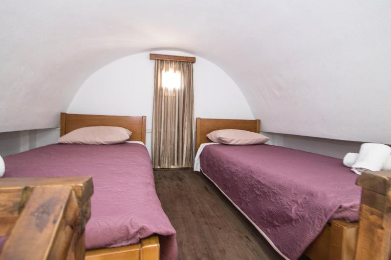Quadruple Room image 4