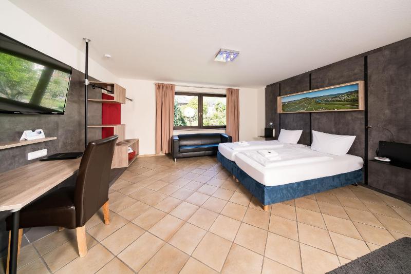 Double Room image 2