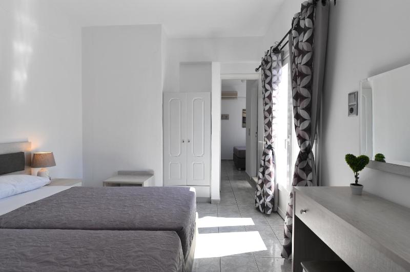 Standard Triple Studio image 3